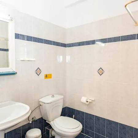 Zeus Aparthotel 3*
