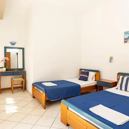 Zeus Aparthotel