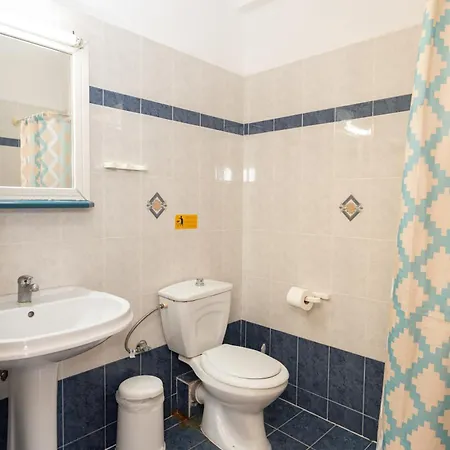 Zeus Aparthotel 3*